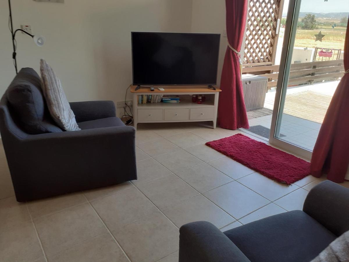 Beautiful 2-Bed House In Mandria Paphos 빌라 외부 사진